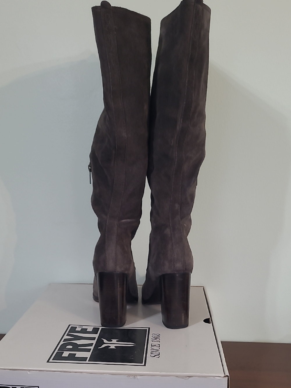 Frye Gray Suede Boots 8M - Picture 5 of 8